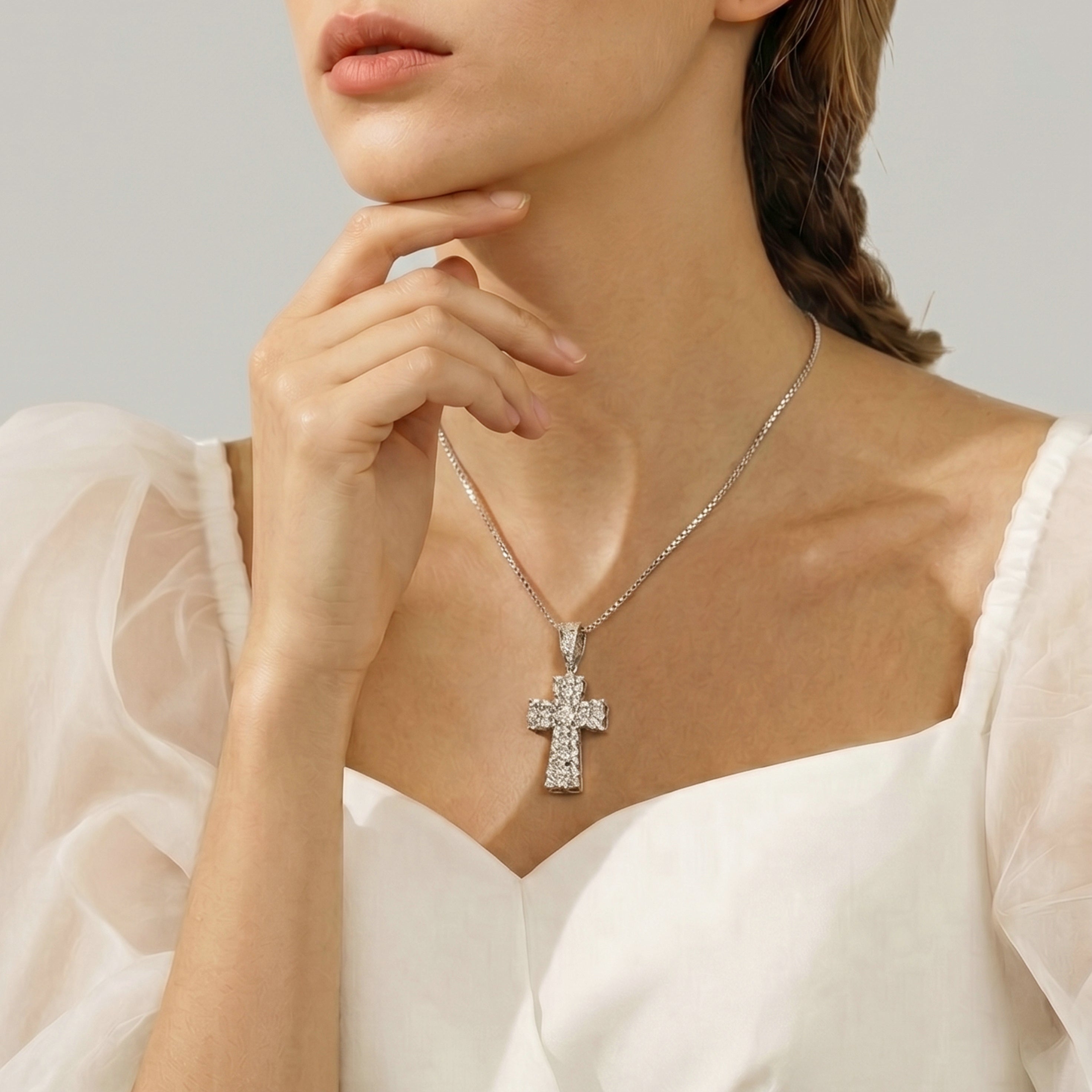 Majestic Faith Cross Necklace – Silver Majesty
